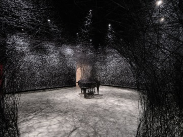 Členská komentovka: Chiharu Shiota
