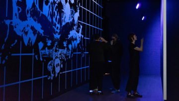 Guided Tour: The Day After Yesterday + Persistent Worlds (CZE)