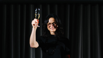 Přípitek pro členstvo: Annette Messager s kurátorským týmem a vedením Kunsthalle Praha