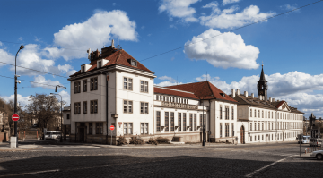 Members' Guided Tour: History and Architecture of the Building with Jacqueline Kahl (Members Party, CZE)