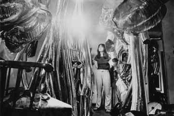 Marisa Merz s objektem Living Sculpture v roce 1966