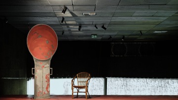 Guided Tour: The Battle Between YES and No (CZE)
